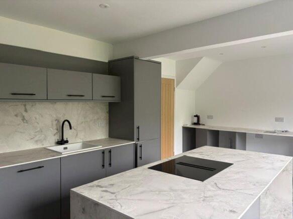 3 bed Semi-Detached to rent Image 4