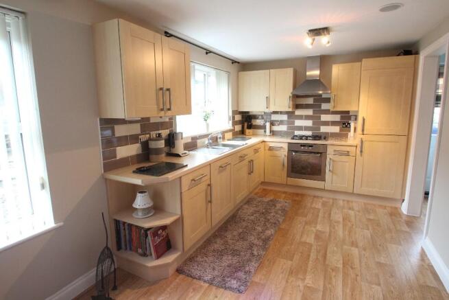 KITCHEN/BREAKFAST