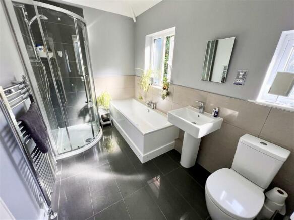 FAMILY BATHROOM