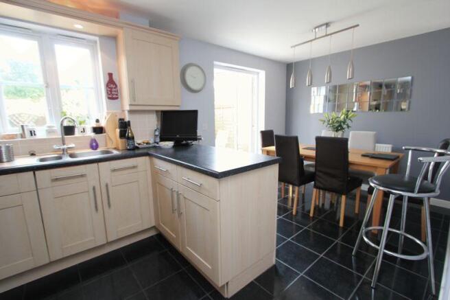 Kitchen/Dining...