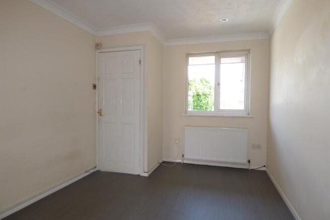 Lesney Gardens, Dini