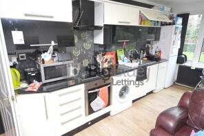 27, The Poplars, Headingley, Leeds LS6 2BT