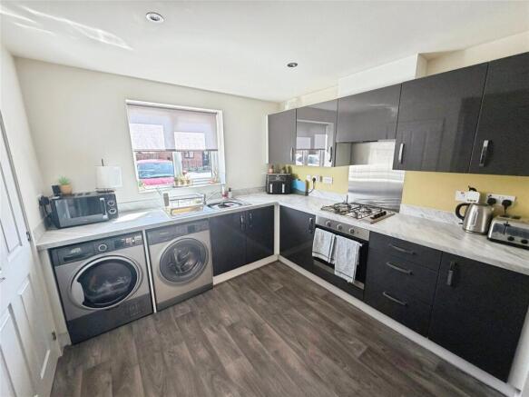 2 bed Semi-Detached for sale Image 6