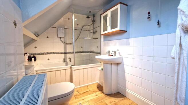 FAMILY BATHROOM