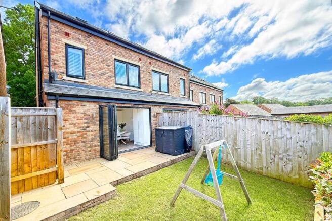 4 bed Semi-Detached for sale Image 11