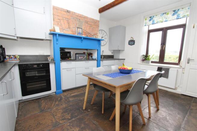 4 bed Semi-Detached for sale Image 8