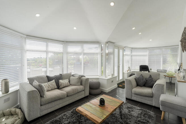 5 bed Detached for sale Image 9