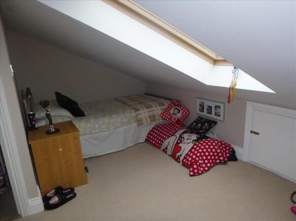 BEDROOM 2