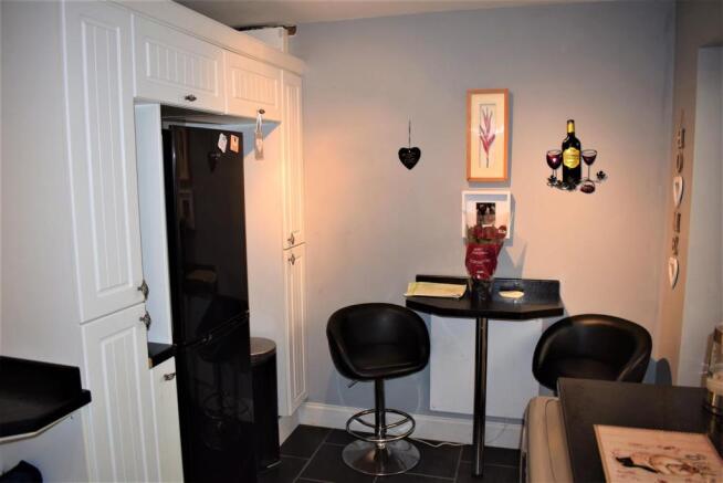 Kitchen2.JPG