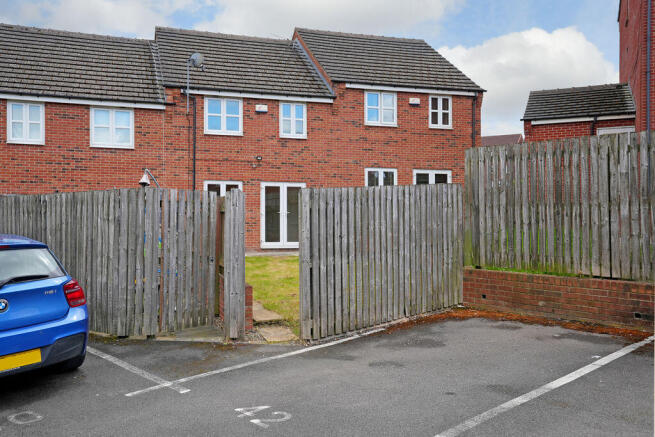 3 bed Terraced to rent Image 10