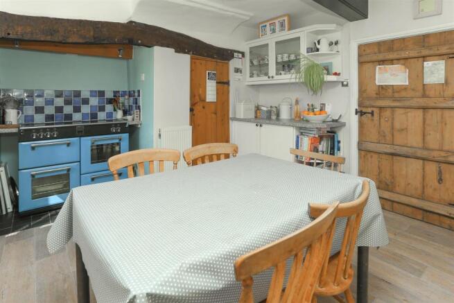 Kitchen2.jpg