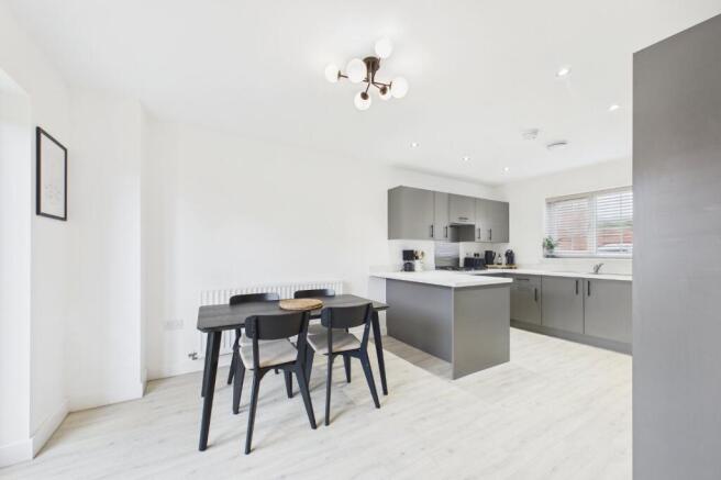 Greendale Crescent, Skelton Gate, Leeds, West Yorkshire, LS9 photo 4