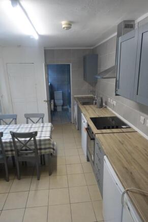 4 bed Terraced to rent Image 10