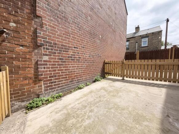 3 bed Terraced to rent Image 6