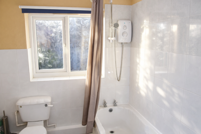 4 bed House Share to rent Image 5