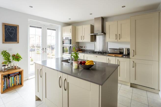 4 bed Semi-Detached for sale Image 6