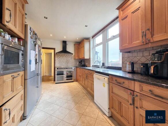 4 bed Detached for sale Image 8