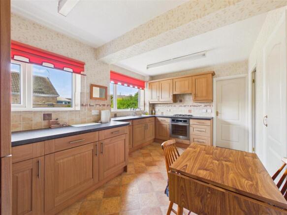 3 bed Semi-Detached for sale Image 7