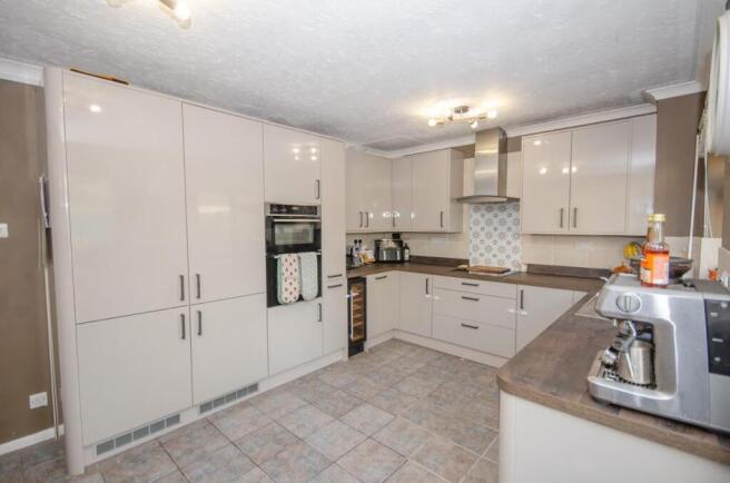 Kitchen pic 2.jpg