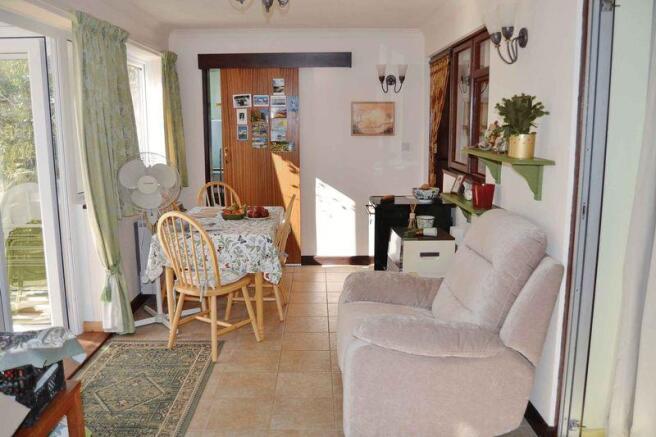 living room/dining