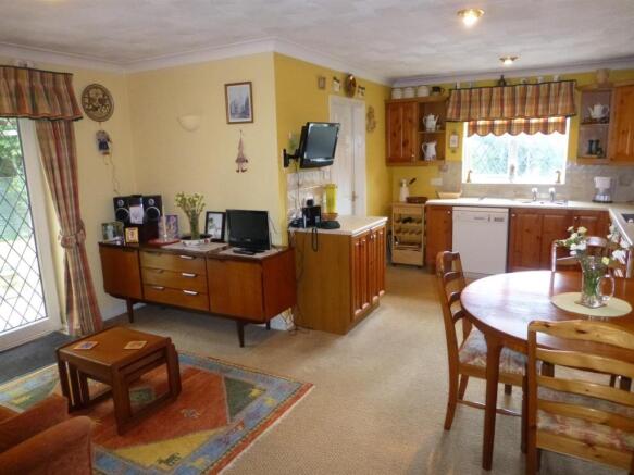 FAMILY KITCHEN