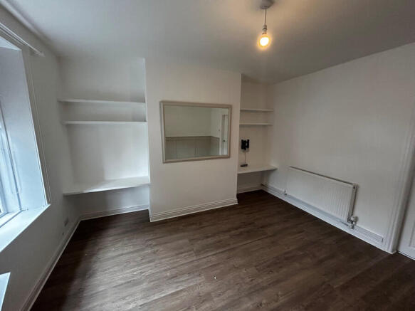 2 bed Terraced to rent Image 4