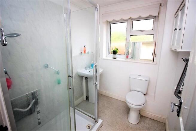 En-Suite Shower Room To Bedroom 1