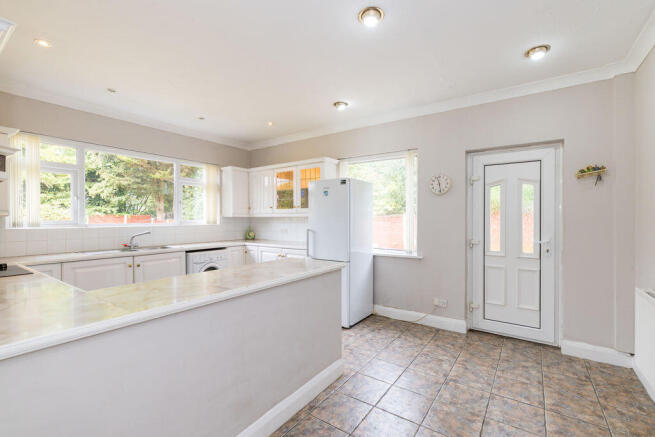 2 bed Semi-Detached Bungalow for sale Image 7