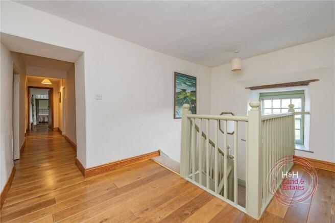 5 bed Detached to rent Image 10