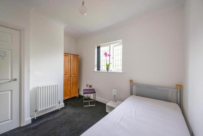 5 bed Detached for sale Image 9