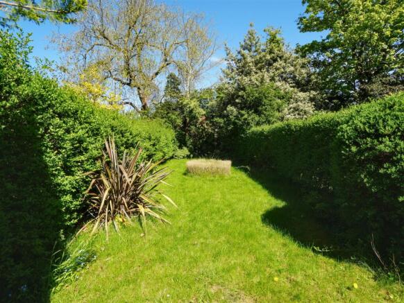 3 bed Terraced for sale Image 12
