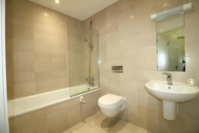 2 bed Apartment to rent Image 8