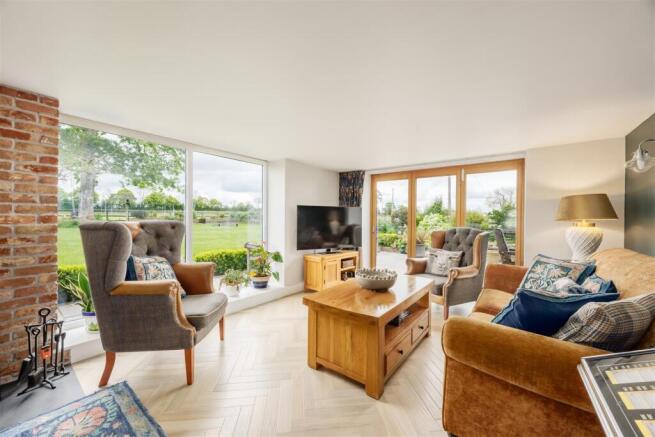 4 bed House for sale Image 4