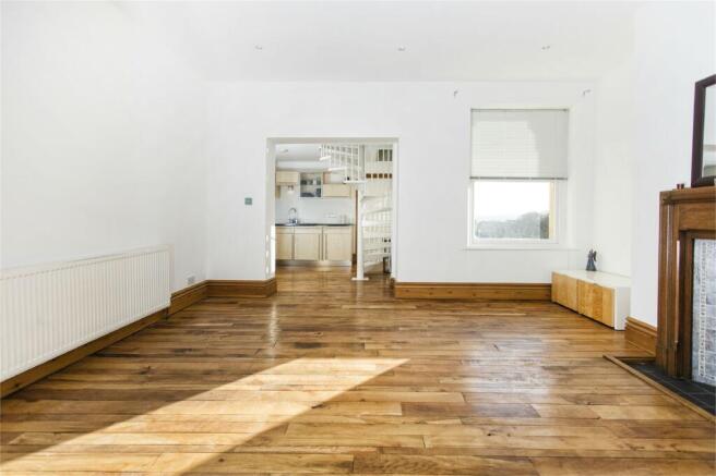 2 bed Apartment to rent Image 6