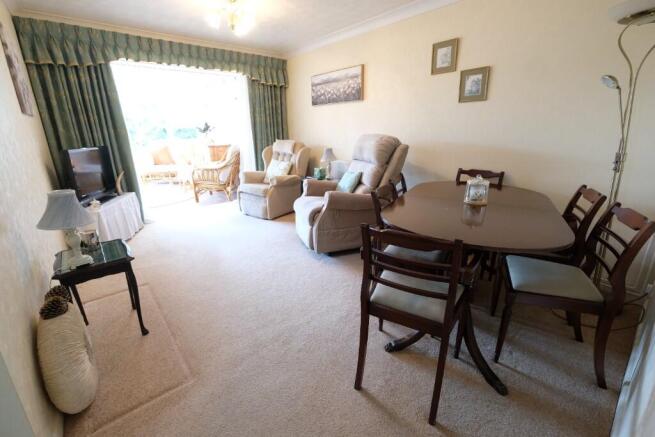 SITTING/DINING ROOM