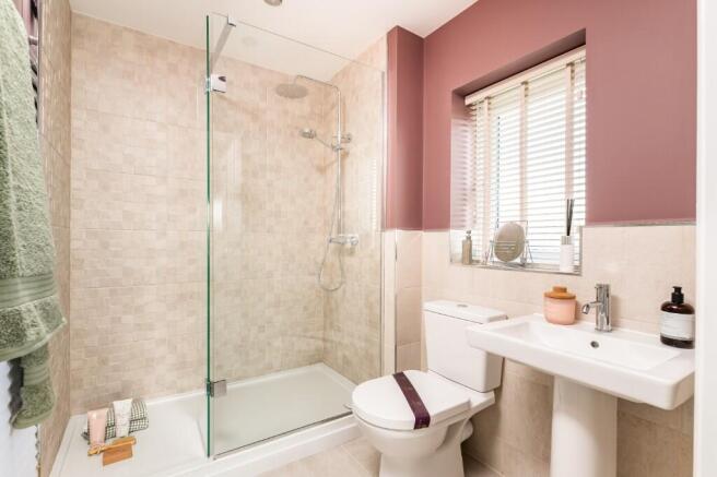 5 bed Detached for sale Image 8