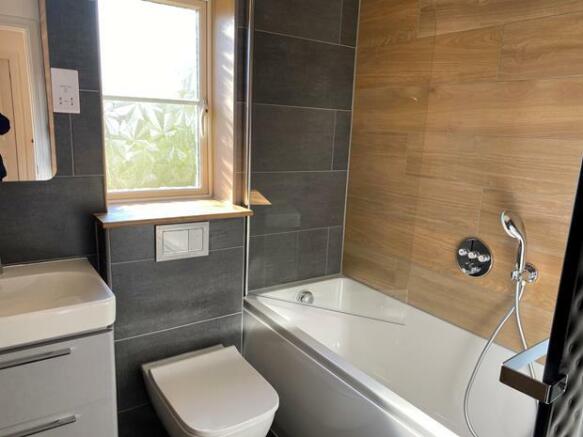 5 Bodiam bathroom