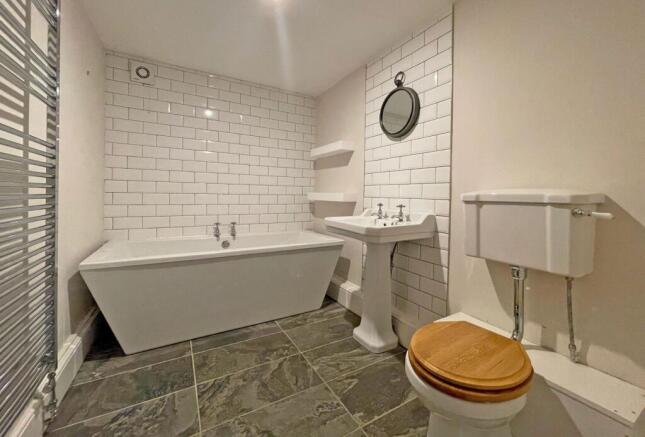 2 bed Apartment to rent Image 4