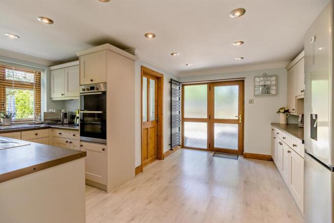 3 bed House for sale Image 8