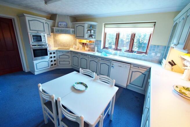 Kitchen / breakfa...