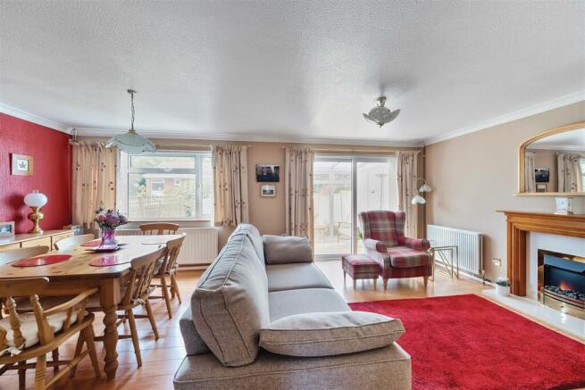 Living room/dining room