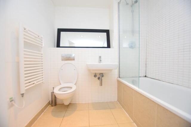 2 bed Apartment to rent Image 6