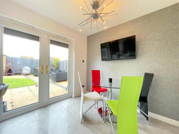 Kitchen/ Dining