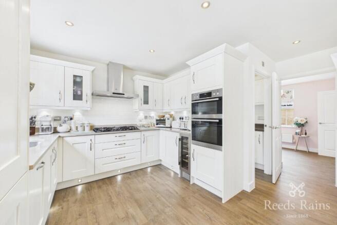 4 bed Detached for sale Image 7
