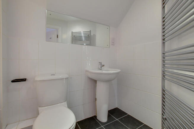 5.bathroom.jpg