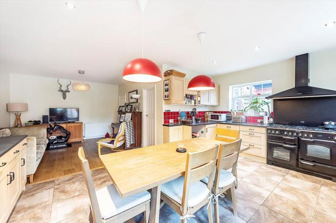 Kitchen/dining/famil