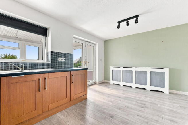 3 bed Semi-Detached for sale Image 10