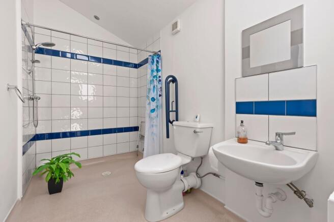 4 bed Detached for sale Image 12