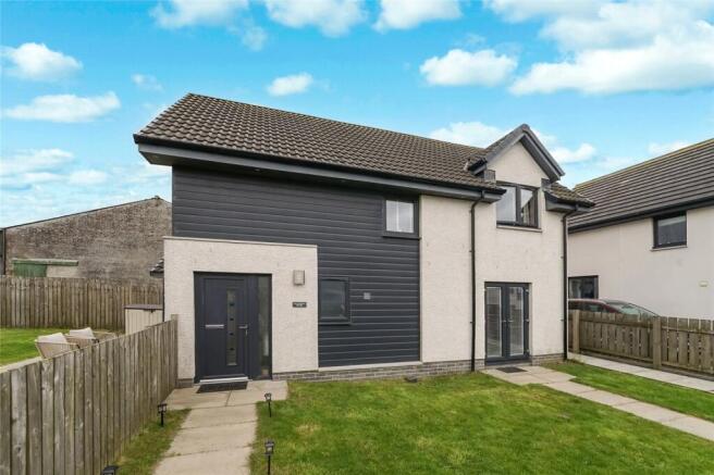 3-bed detached on Bonnybridge, Stirlingshire, FK4, £275,000