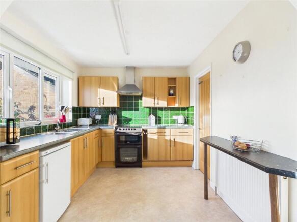 Poundfield Close, Stratton, EX23 photo 4